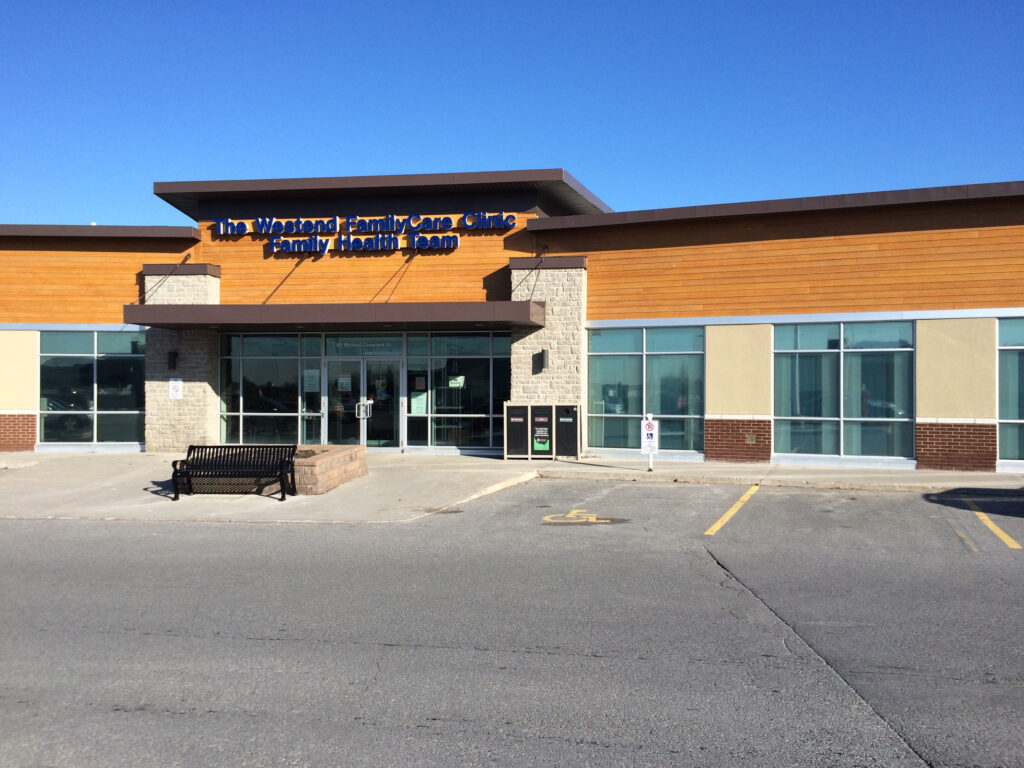 Extérieur de la Clinique Westend FamilyCare au 80, promenade Michael Cowpland à Ottawa